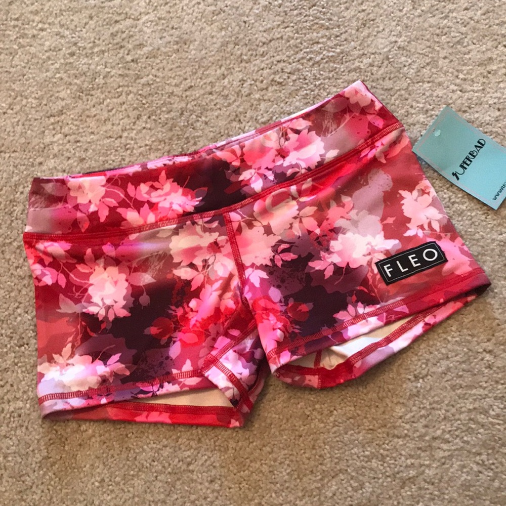 FLEO size M NWT